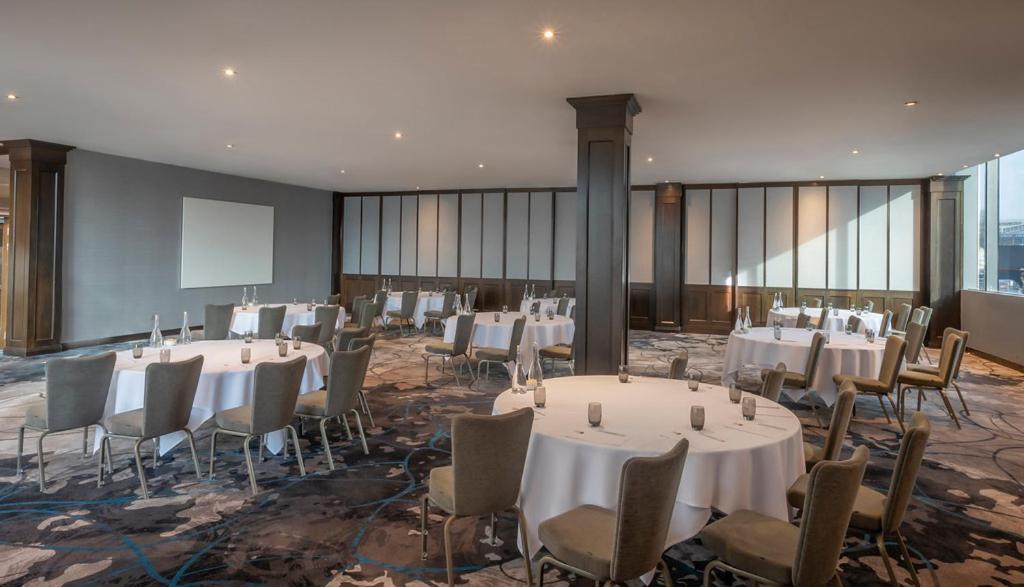 Clayton Hotel, Leeds Лийдс Екстериор снимка